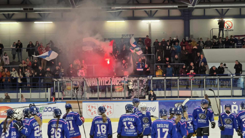 Hokejistky Valašského Meziříčí porazily v úvodním zápase finále Pardubice