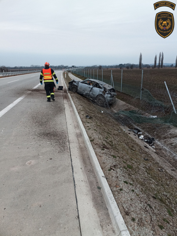 Neudržel auto na dálnici