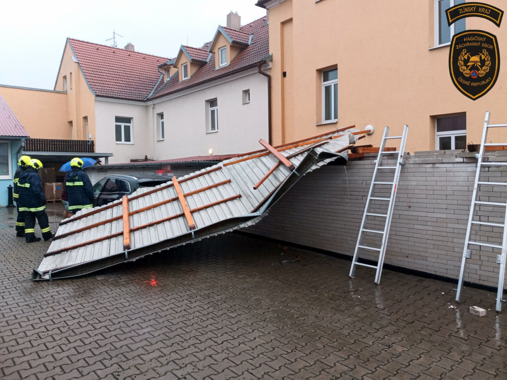 Perný bouřkový čtvrtek: Hasiči vyjížděli ke 30 událostem