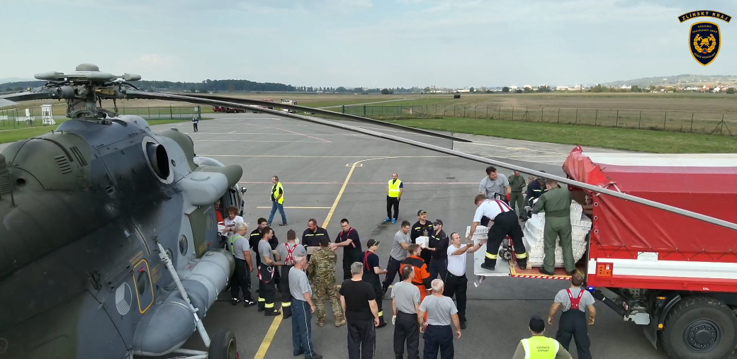 Zlínští hasiči pomohli s dodávkou humanitární pomoci do Olomouckého kraje 