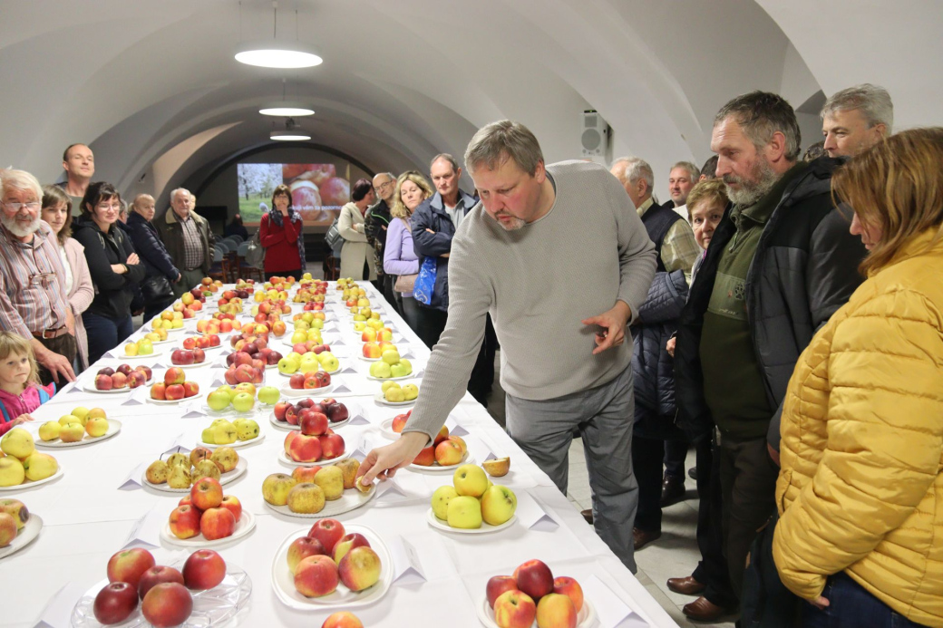 Lešnou u Meziříčí ovládne Zámecké moštování