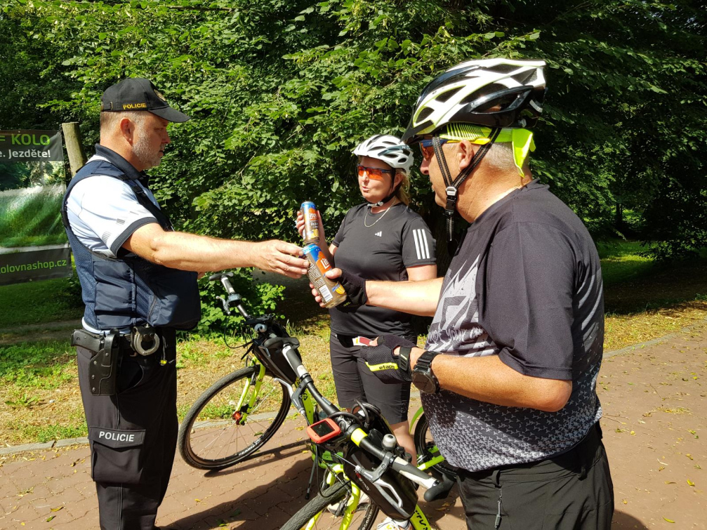 Policie kontrolovala cyklistům zejména povinnou výbavu jízdních kol 