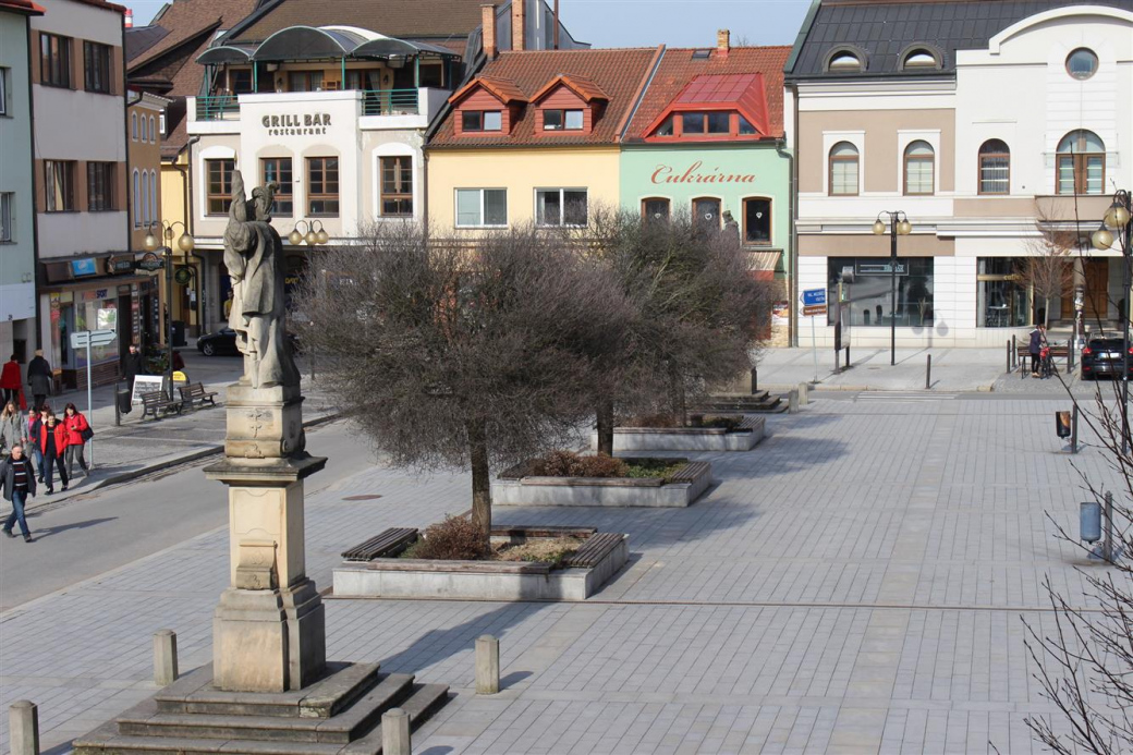 Na rožnovském náměstí budou rozkvétat třešně