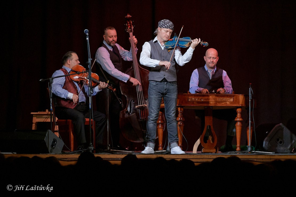 Pavel Šporcl s cimbálovkou Gipsy Way Ensemble zahájí Valašské záření