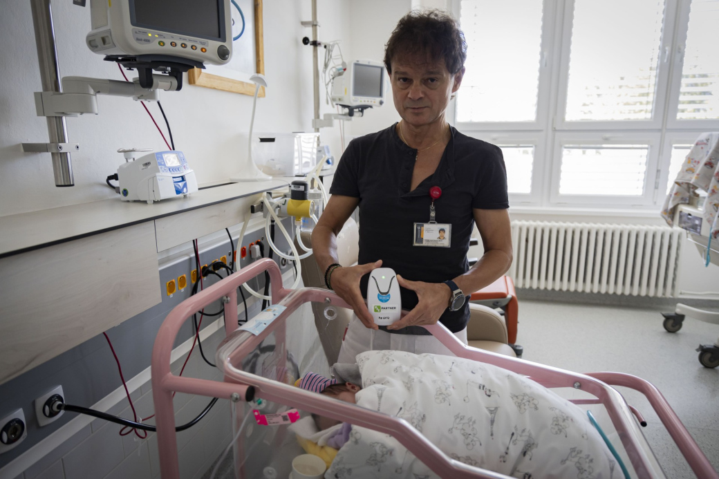 Krajská nemocnice T. Bati opět získala nové monitory dechu