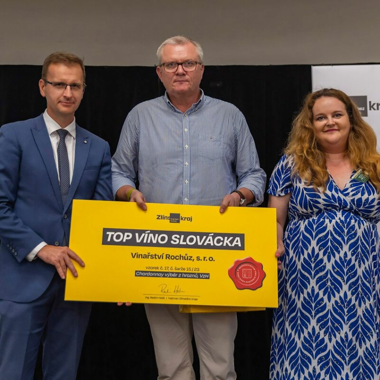 Vítězem soutěže TOP Víno Slovácka 2024 je Chardonnay z Vinařství Rochůz