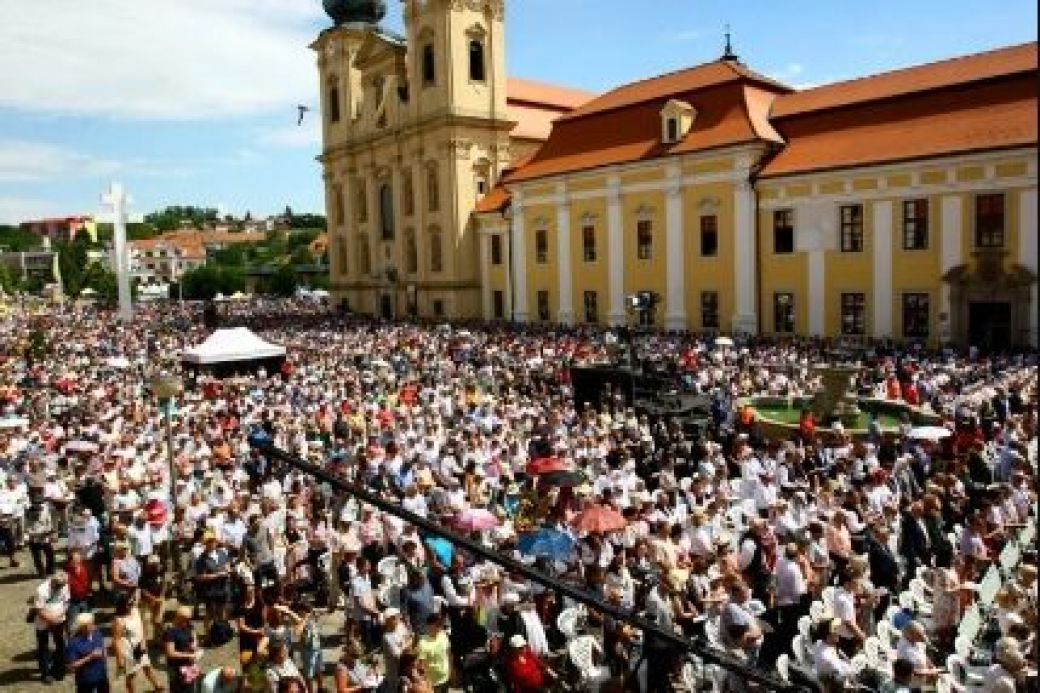 Večer lidí dobré vůle přinesl víc než milion korun na charitativní projekty a páteční pouť navštívilo přes 30 tisíc lidí