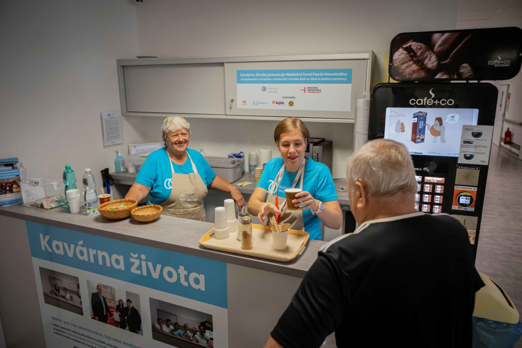 Kavárna života rozšiřuje provoz, stále ale chybí dobrovolníci