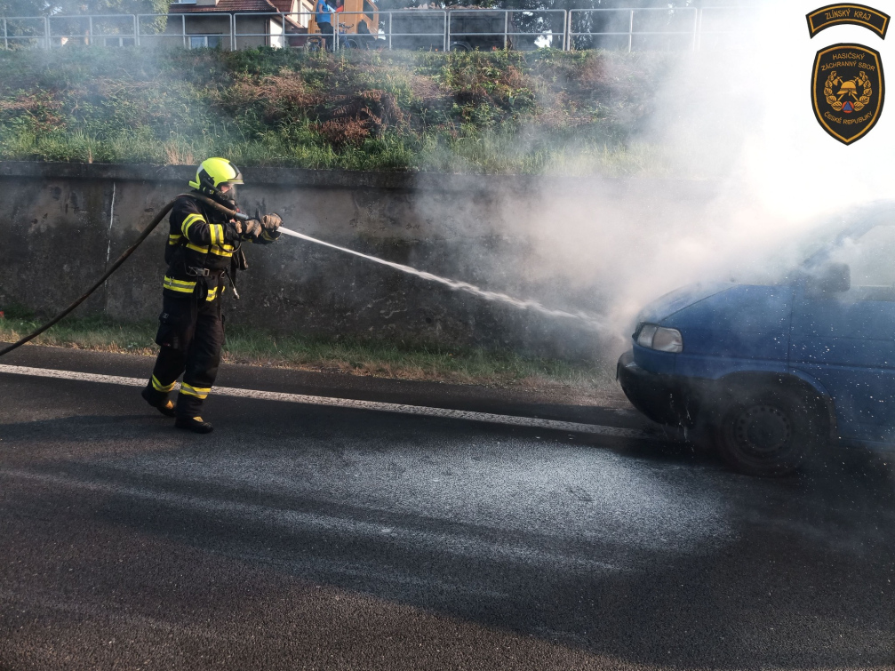 Dodávka začala hořet během jízdy