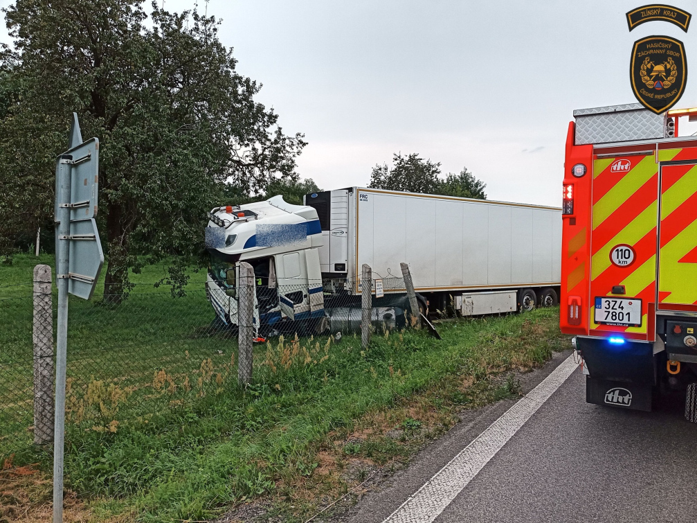 Srážku s kamionem řidič osobáku nepřežil 