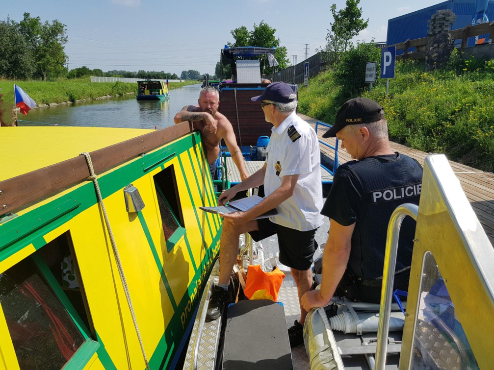 Začala plavební sezona. Policie kontroluje, zda kapitáni plavidel nepijí