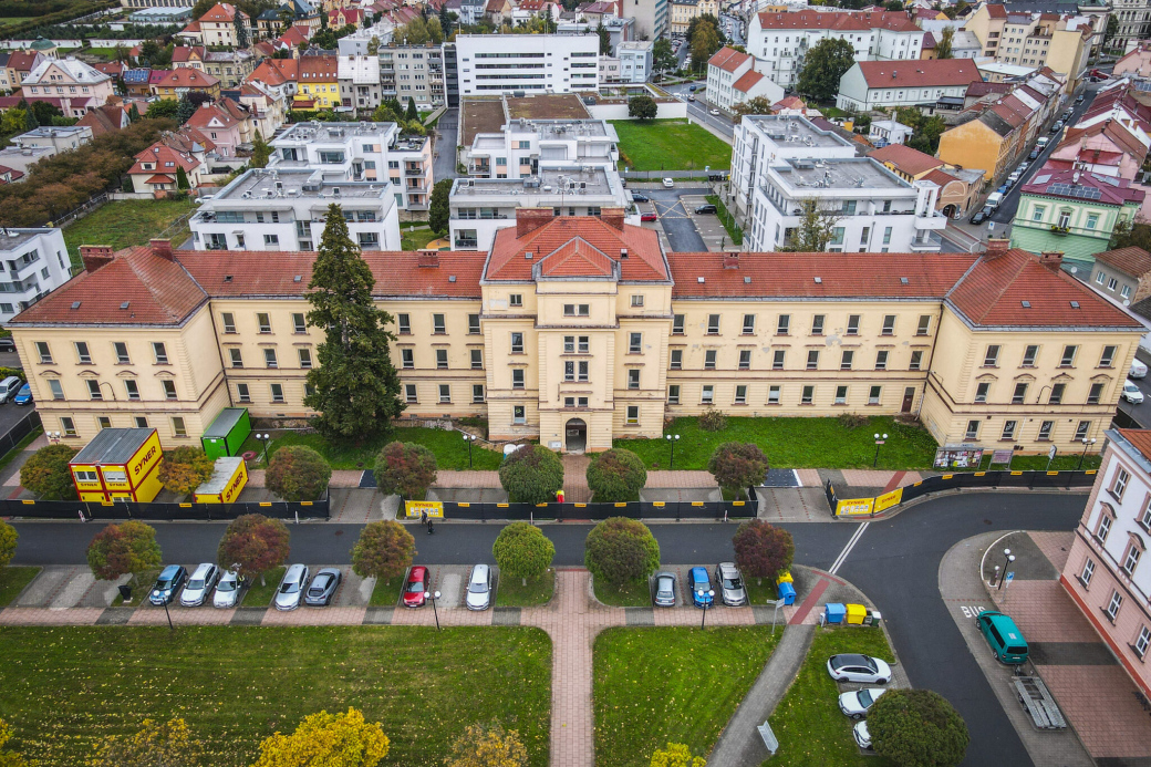 V Kroměříži začala rozsáhlá rekonstrukce bývalých kasáren. Nově v nich bude sídlit Národní památkový ústav