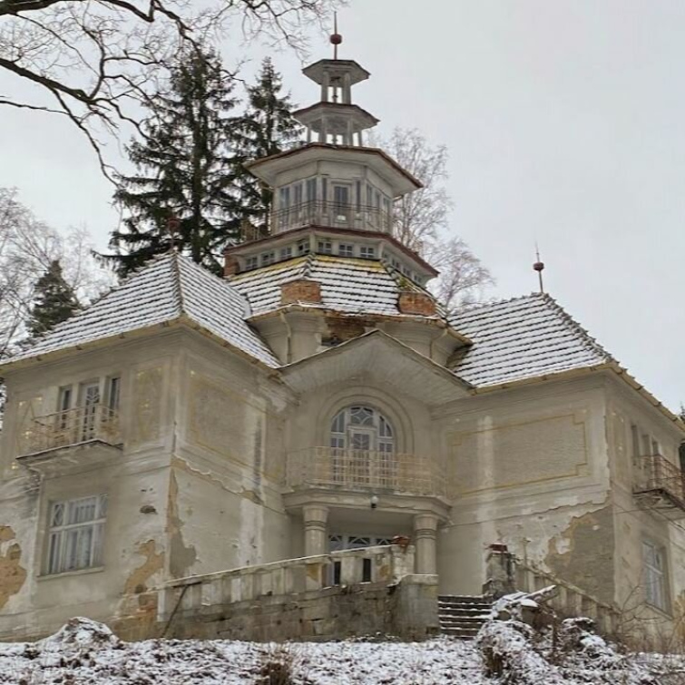 Zlínský kraj přispěje na obnovu střechy vzácné luhačovické vily