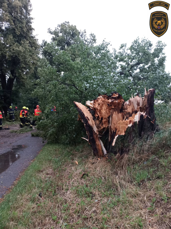 Krajem se prohnala bouře. Lámala stromy a zvýšila hladiny toků