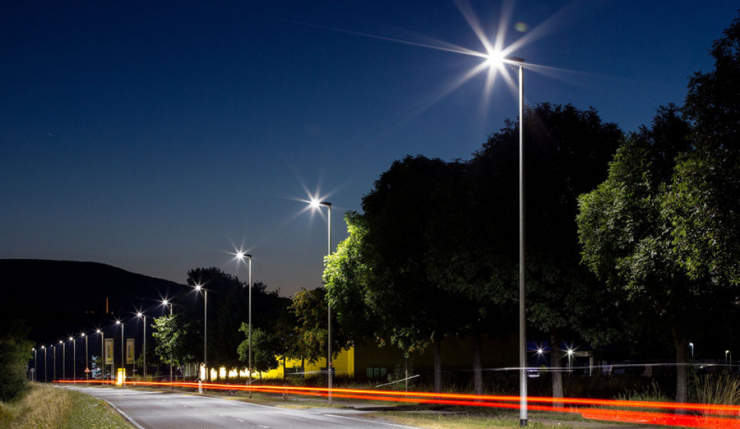 Valašské Meziříčí mění osvětlení. Stožáry lamp osazuje úspornou LED technologií