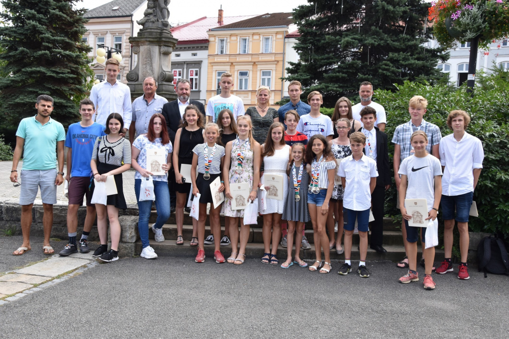 Mladí olympionici byly za reprezentaci města oceněni na radnici