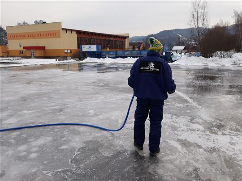 Ve Vsetíně otevřeli venkovní bruslení Na Lapači