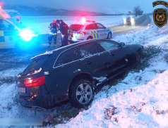 Sníh na silnicích začíná úřadovat. Jedna havárie v Poličné, druhá ve Velíkové