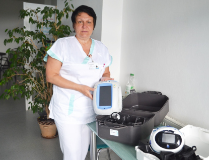 Deset přístrojů pomáhá s hojením ran v rámci podtlakové terapie VAC v Nemocnici AGEL Valašské Meziříčí