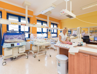 V Nemocnici AGEL Valašské Meziříčí se za 1. pololetí 2024 narodilo 242 dětí, přibylo rodiček ze zahraničí
