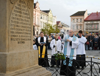 Valmez završil opravu náměstí restaurováním Mariánského sloupu