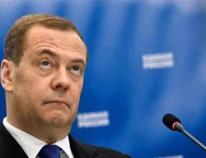 Jste blázen, běžte se léčit, vzkázala Evropská komise Medveděvovi