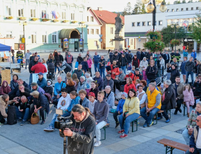 Rožnované přispěli během úterní benefice lidem zasaženým povodní téměř 51 tisíc korun