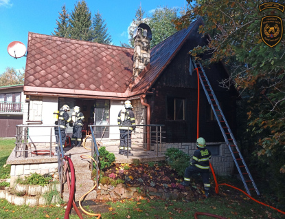 Zatopil si v krbu. Škoda na chatě 700 tisíc