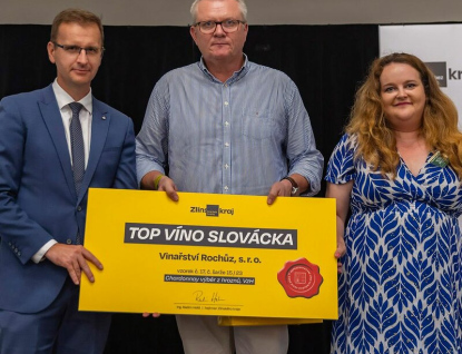 Vítězem soutěže TOP Víno Slovácka 2024 je Chardonnay z Vinařství Rochůz