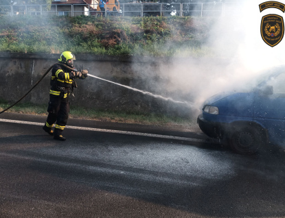 Dodávka začala hořet během jízdy