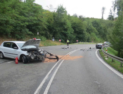 Mladá řidička bourala v protisměru. Oba řidiči utrpěli zranění 