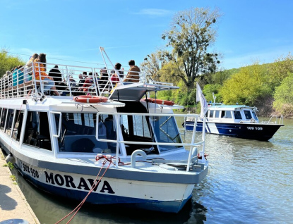 Léto láká turisty k Baťově kanálu