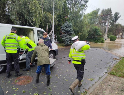 Během povodňového víkendu řešila policie více než 400 oznámení 