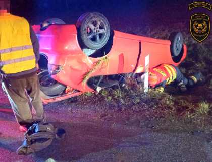 Řidič u Rokytnice převrátil auto na střechu