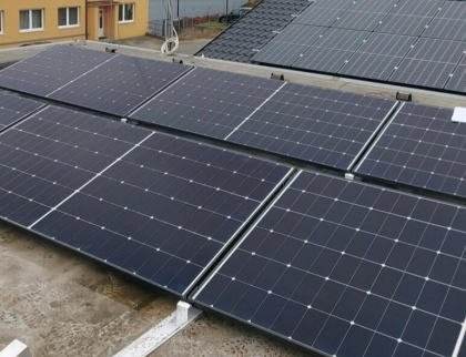 Záchranka instaluje fotovoltaiku na sedmi výjezdových základnách