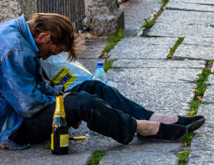 Valmez bojuje s alkoholem v ulicích